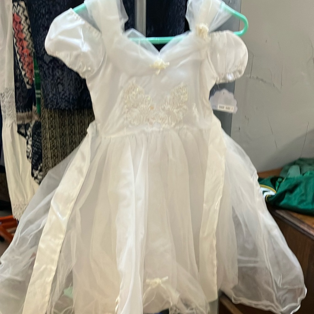 Little Girls size 5 white party dress, wedding dress